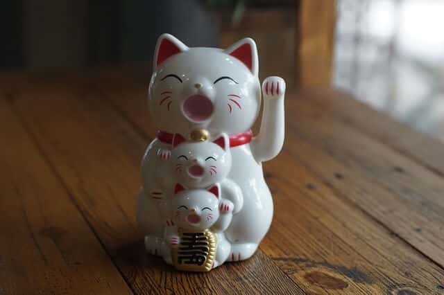 Where to place a Chinese lucky cat for feng shui